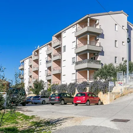 With Parking Space - 23910 Trogir