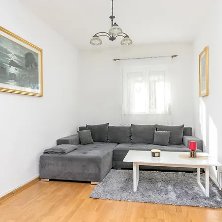 With Parking Space - 23910 Trogir