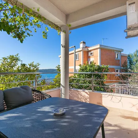 With Parking Space - 23910 Daire Trogir